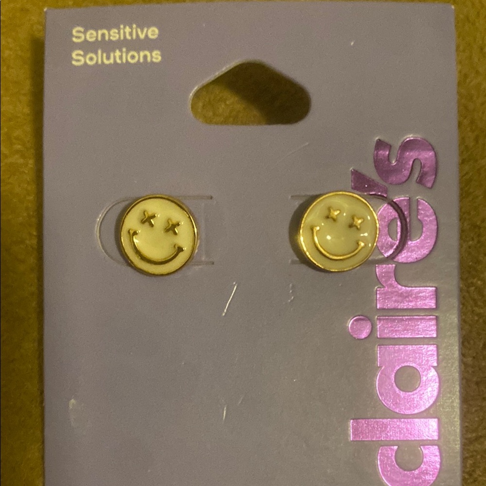 Claire's Smiley Face Earrings